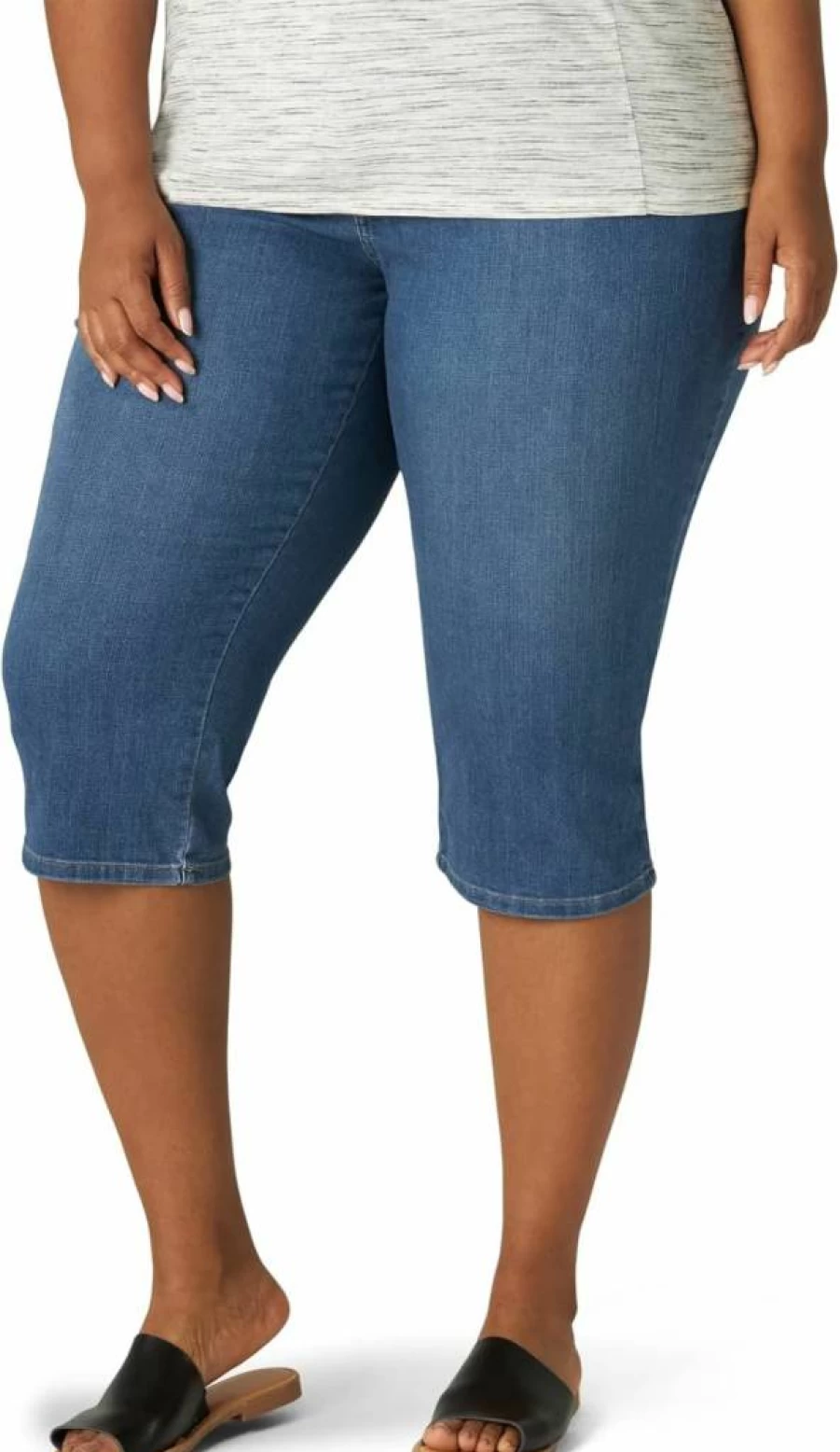 Lee Women's Plus Size Relaxed Fit Capri Jeans - Comfort Stretch Denim Shorts for Casual Wear